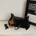 Sac à main rétro en daim noir avec breloque ours et bandoulière réglable pour femmes - Noir avec pendentif