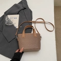 Borsa a secchiello intrecciata marrone con manici in pelle e rivetti in argento - Senza Ciondolo / Kaki