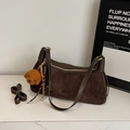 Sac bandoulière vintage marron foncé en cuir lisse et daim avec charm ourson - Café avec Pendentif