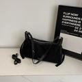 Chic sac bandoulière noir en cuir lisse et suédé avec doubles sangles et ferrures dorées - Noir sans Pendentif