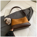 Grand sac cabas vintage en cuir marron avec pendentif lapin en peluche et bandoulière - Marron (Avec Pendentif)