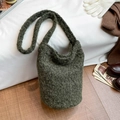 Winterliche moosgrüne Plüsch Stricktasche mit floraler Textur für Damen - Grün
