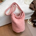 Sac fourre-tout rose en peluche douce et laine pour un style élégant de mode hivernale - Rose