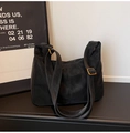 Minimalist black tote bag in matte synthetic leather with golden buckle for commuting - No Pendant / Black