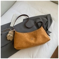 Sac hobo vintage jaune gingembre avec texture froissée et breloque chien en peluche - Avec Pendentif / Marron
