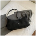 Retro black shoulder bag with pleated leather texture and sleek metal zipper detail - No Pendant / Black