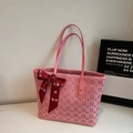 Dettaglio della borsa tote rosa con motivi della Doppia Felicità e fiocco in seta decorativo - Rosa
