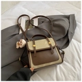Sac à dos rétro en daim bicolore kaki et marron avec pendentif en peluche - Gris Avec Pendentif