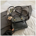 Sac à dos minimaliste en daim patchwork noir et gris avec garniture en métal doré - Noir Avec Pendentif
