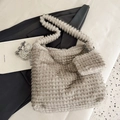 Sac cabas en peluche gris clair avec texture matelassée et petit porte-monnaie assorti - Gris