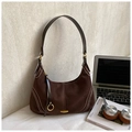 Detail van de koffiebruine hobo tas met witte stiksels en gouden metalen details - Bruin