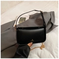 Sac bandoulière chic en cuir noir avec logo B LANBAI doré et bandoulière en chaîne - Noir