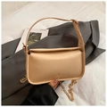 Sac bandoulière minimaliste en cuir mat beige avec chaîne dorée et sangle large - Kaki
