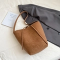 Borsa a secchiello minimalista capiente in pelle marrone scuro con coulisse donna - Marrone