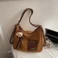 Große braune Wildleder-Einkaufstasche mit MCGK PARIS Tasche und süßem Bären-Anhänger - Braun mit Anhänger
