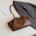 Bolso tote marrón clásico con textura de cuero y hebilla dorada con un estilo elegante - Marrón