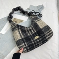 Sac à épaule en peluche à carreaux d'hiver avec anse froncée nuageuse en gris - Carreaux