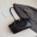 Bolso tote minimalista de cuero PU negro con hebilla dorada y correas de hombro - Negro