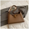 Braune Halbmond-Tasche aus Leder mit Lychee-Muster und goldener Schnalle für Damen - Braun