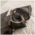 Borsa a secchiello minimalista in pelle nera con foulard in seta a stampa ciliegia - Nero