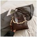 Borsa a secchiello in pelle verniciata marrone con catena dorata e foulard a pois - caffè