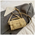 Elegante beige strukturierte Handtasche mit doppelten Golddrehverschlüssen und Schultergurt - Ohne Anhänger / Khaki