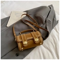 Retro Boston Zylindertasche in Karamellbraun mit Goldnieten und Doppel-Drehverschluss - Ohne Anhänger / Braun
