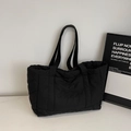 Bolso tote negro acolchado de diseño minimalista con bordado y estilo casual - Negro