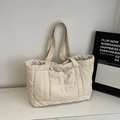 Bolso tote acolchado en blanco crema con bordado elegante y asas dobles de transporte - Blanco Roto