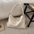 Grand sac cabas minimaliste blanc crème en cuir souple avec large bandoulière - Blanc Sans Pendentif
