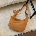 Bolso bandolera grande de lona marrón con correa ancha ajustable y detalle de cremallera - Marrón