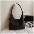 Grand sac hobo marron foncé avec surpiqûres blanches contrastées et style minimaliste - Brun Sans Pendentif