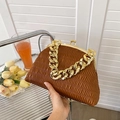 Braune gefaltete Muscheltasche mit goldener Kette und Vintage-Metallverschluss - Braun