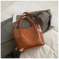Brown vintage style tote bag in glossy oil wax leather with adjustable shoulder strap - Reddish Brown Without Pendant