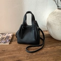 Classica borsa a secchiello in pelle nera a grana litchi con dettagli in argento - Nero (Senza Ciondolo)