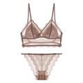 Vue détaillée de l'ensemble de lingerie en dentelle marron café avec soutien-gorge triangle - S / Marron