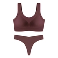 Détail d'un ensemble de lingerie sans couture bordeaux avec coussinets amovibles - Marron