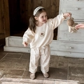 Ensemble doux deux pièces pour bébé fille en crème avec broderie et pantalon fleuri - 73 / Beige