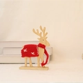 Rentier-Weihnachtsdekoration aus Holz mit rotem Wollfilzsattel und rotem Strickschal - Kleines Rentier Ornament 18,5cm