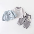 Kleinkind Jungen 3-teiliges Set mit hellblauer Jacke, Bären-T-Shirt und dunkelgrauer Hose - 73cm / Blaue Jacke + Graues T-Shirt + Graue Hose