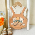 Baby-Sommerset mit karamellfarbenem Bären-Latzhose und cremefarbenem gestreiftem Oberteil - 66CM / Braun