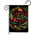 Festliche Cinco de Mayo Gartenflagge mit Kaktus- und Gitarrenmotiven auf schwarzem Grund - Maracas Gartenflagge