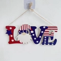 Patriottisch LOVE houten bord met Uncle Sam-gnome en Amerikaanse vlag sterren en strepen - Love Stijl