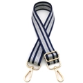 Detail von marineblauem und silbernem Taschenriemen mit polierten goldfarbenen Karabinern - Blau Gestreift - Silberschnalle