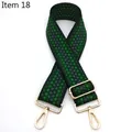 Dettaglio tracolla intrecciata da 5cm verde e nera con moschettoni in metallo dorato - Griglia a Rombi Geometrici (Fibbia in Argento) / Verde