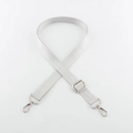Bandoulière réglable gris argenté à motif fléché avec mousquetons métalliques - Fermoir en Argent / Nylon Argent
