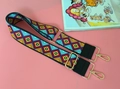 Tracolla intrecciata stile etnico con motivi geometrici colorati e ganci dorati - Argyle