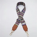 Détail de la sangle tissée ethnique avec embouts en cuir marron et crochets dorés - Rayé Marron