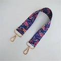 Detailansicht von Taschenriemen mit ethnischem Blumenmuster und goldenen Karabiner - Länge ca. 45cm / Prunkwinde