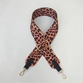 Detail van brede luipaardprint schouderriem met gouden gesp voor crossbody tassen - Bruine Luipaard Stijl 2